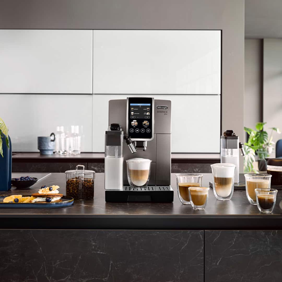 De'Longhi Dinamica Plus, Máquina Automática de Café en Grano, Cappuccino  con LatteCrema System, Espresso, ECAM372.95.TB, Titanio/Negro : :  Hogar y cocina