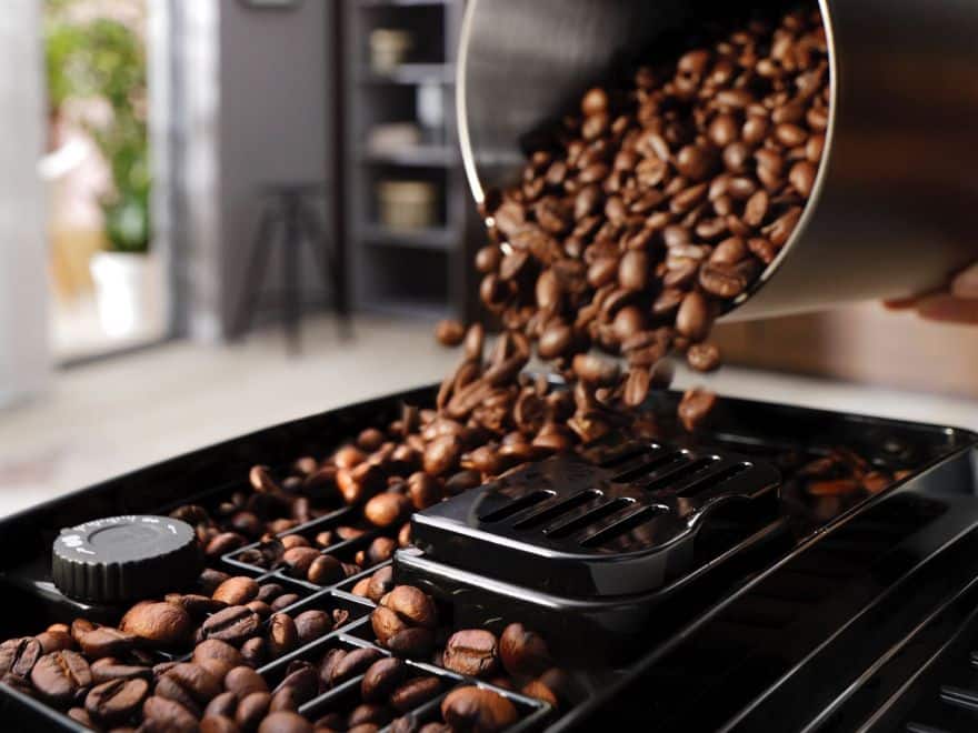 La cafetera De'Longhi que integra molinillo y te permite personalizar  deliciosos cafés como un barista